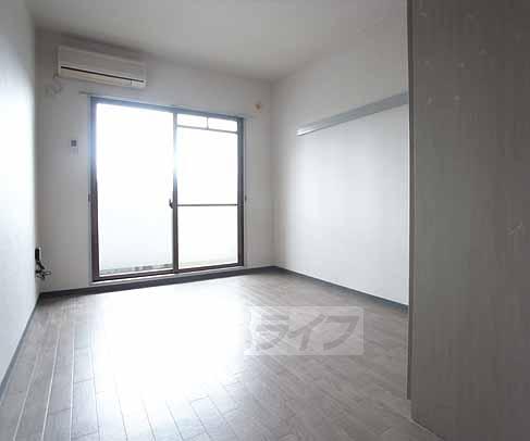 居室・リビング　広々とした部屋です。