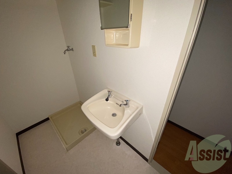 洗面設備　洗面台は独立しています。朝の身支度はこちらでどうぞ～