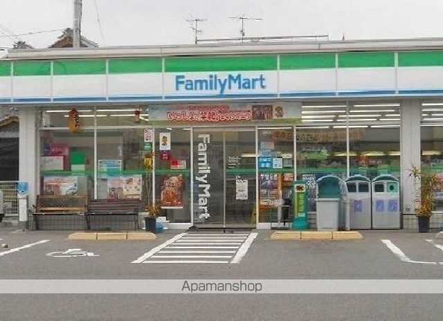 コンビニ　ファミリーマート（コンビニ）まで450m