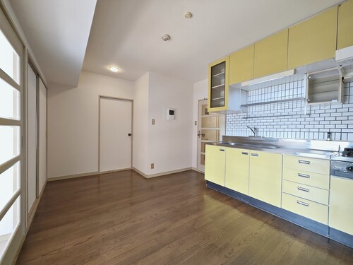 居室・リビング　ダイニングキッチン　別アングル