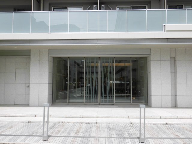 エントランス　建物の内部です