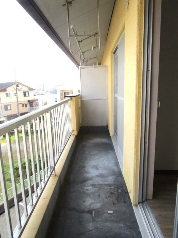 バルコニー　※現況優先・写真は他号室使用