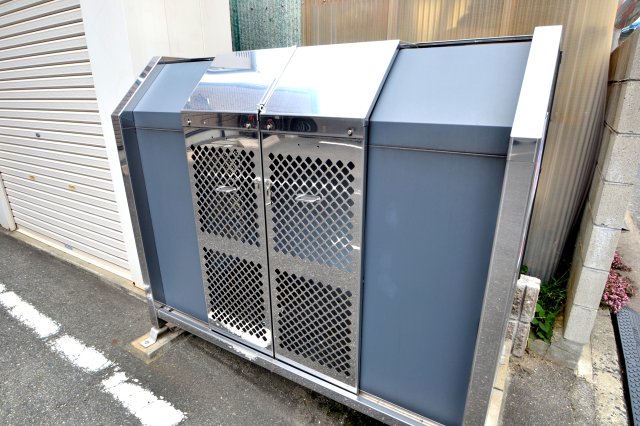 その他共有部分　敷地内にゴミ出しがございますので、ゴミ出しが楽です!