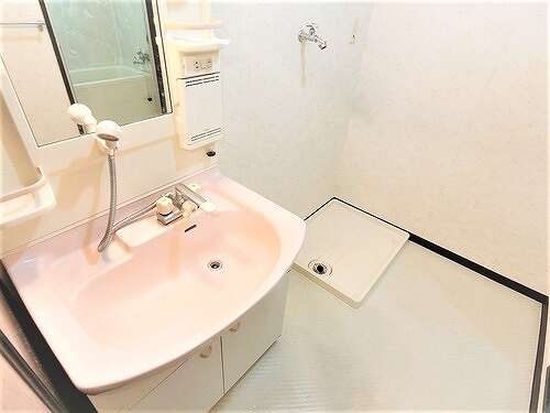 洗面設備　洗面化粧台・室内洗濯機置場　※2025年4月撮影