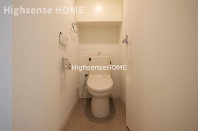 トイレ　落ち着いた色調のトイレです