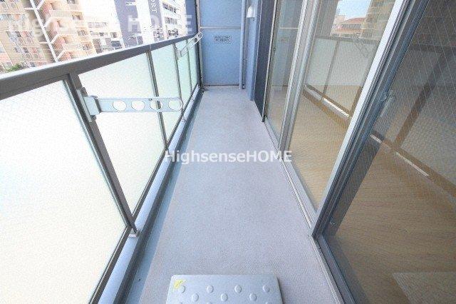 バルコニー　暖かな日差しのふりそそぐバルコニー