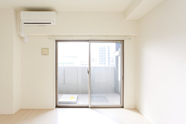 居室・リビング　別号室のものになります。現状優先。