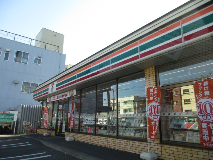 コンビニ　セブンイレブン（コンビニ）まで180m