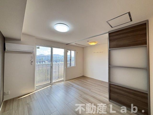 居室・リビング　※同一建物別号室のお写真です。