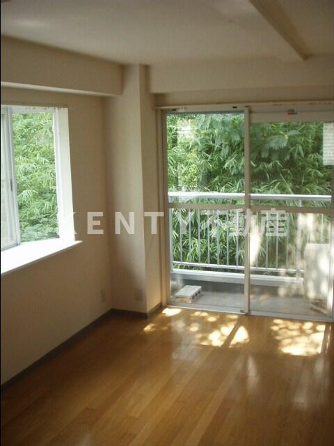 居室・リビング　ゆったり過ごせる居間です