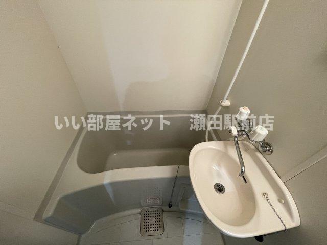 バス・シャワールーム　※同建物の別のお部屋の写真です。