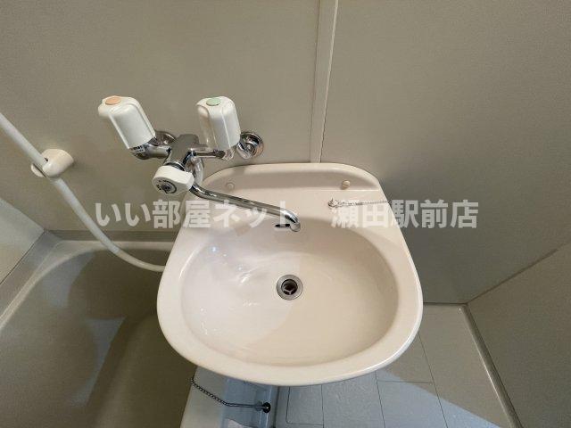 洗面設備　※同建物の別のお部屋の写真です。