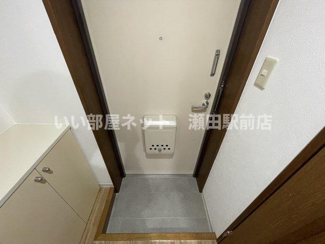 玄関　※同建物の別のお部屋の写真です。