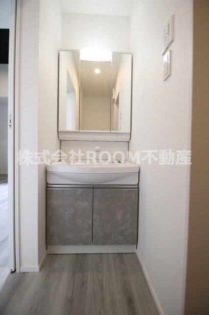 洗面設備　使いやすい独立洗面台です