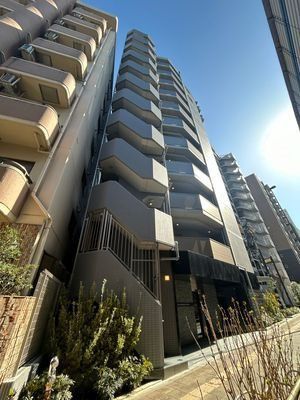 建物外観　鉄筋コンクリート造・総戸数は30戸です。