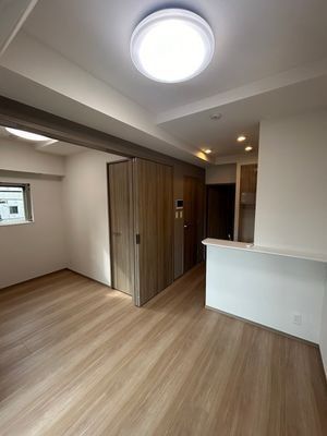 居室・リビング　■エアコン■24時間換気システム■ダウンライト■２面採光