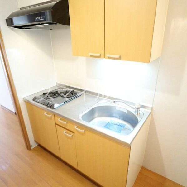 キッチン　別部屋参考写真となります。