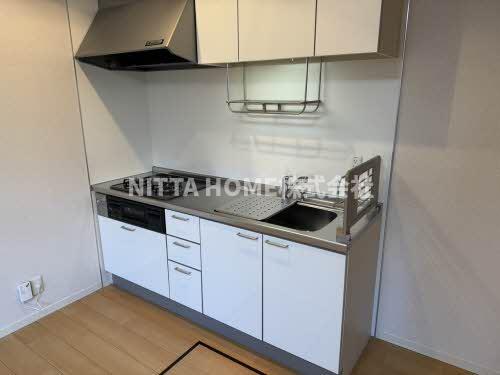 キッチン　３口コンロの上下収納付きオープンキッチンになります＊