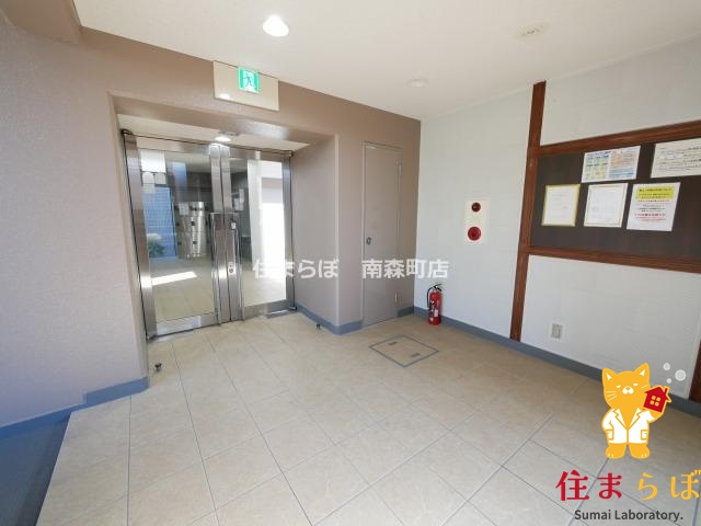 エントランス　「暮らしの設計図は、ここから始まります。」