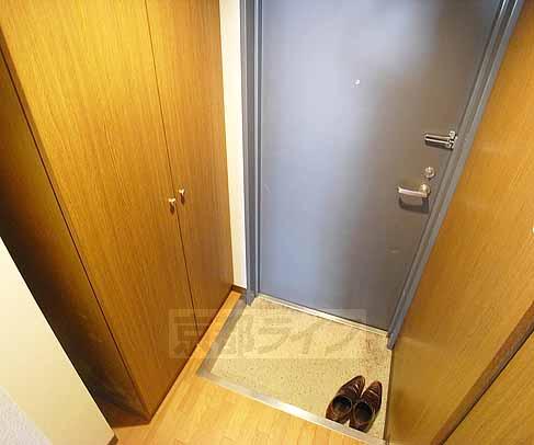 玄関　大きなシューズボックス付き