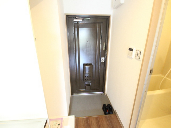 玄関　※別室の写真を使用しております※