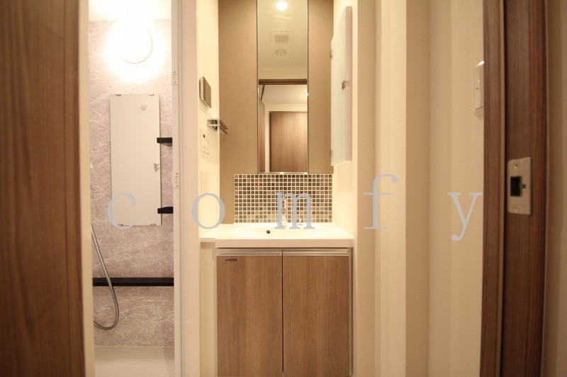 トイレ　タイルがお洒落な洗面台