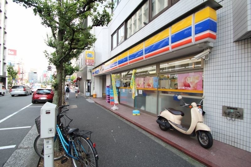 コンビニ　ミニストップ神田神保町1丁目店（コンビニ）まで153m