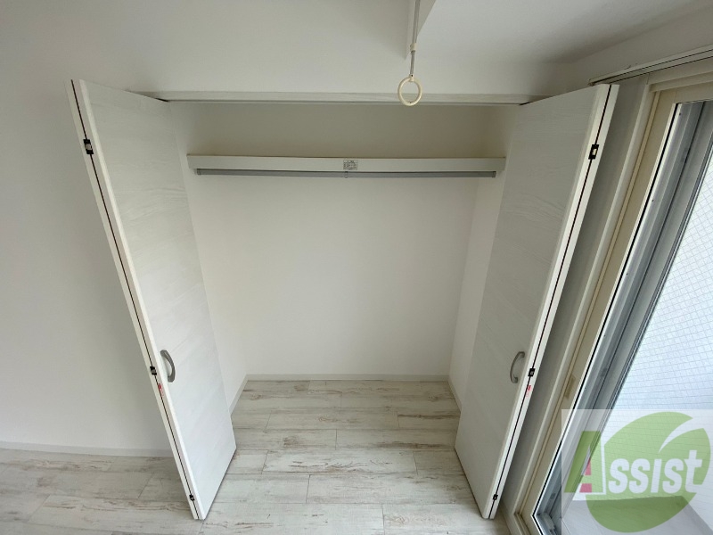 収納　クローゼットは奥行きもあり、荷物が多い方でも安心です。