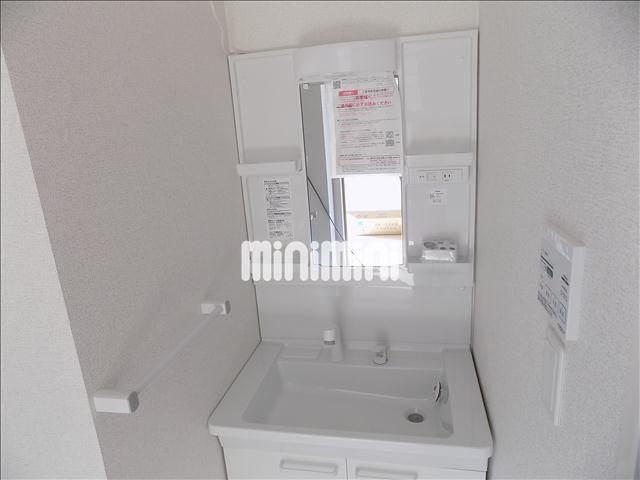 洗面設備　清潔感のある洗面台