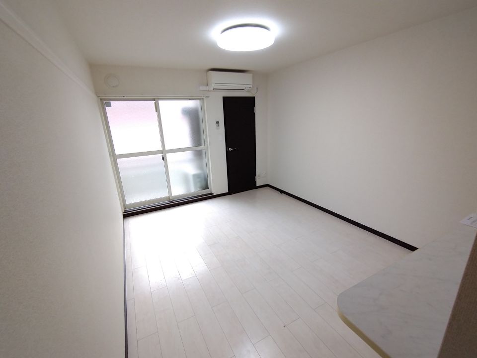 居室・リビング　２階リビングダイニング(8.3畳）■エアコン２台設置