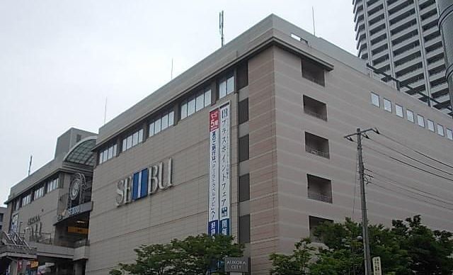 コンビニ　ナチュラルローソン東戸塚駅東口店（コンビニ）まで140m