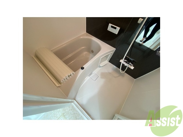 バス・シャワールーム　こちらはお風呂。一日の疲れをここで癒してください。