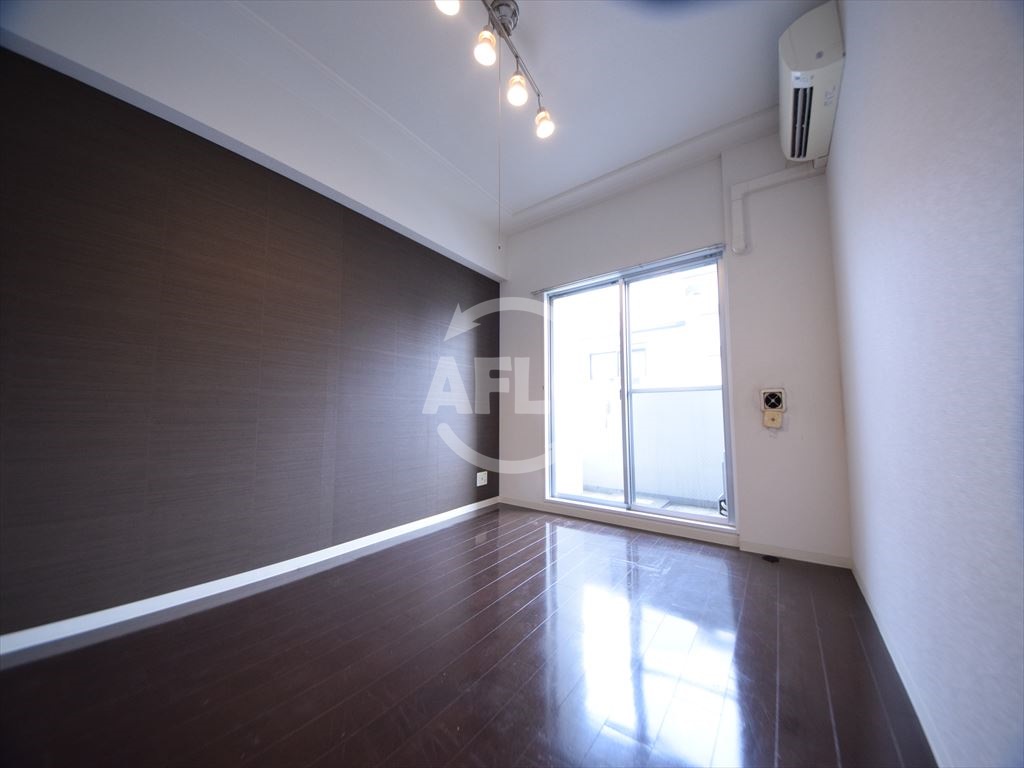 居室・リビング　コンチネンタル難波東　洋室