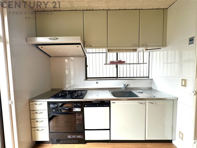 キッチン　壁付けキッチンでスペースを最大限有効活用できます！