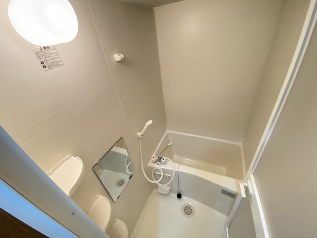 バス・シャワールーム　落ち着いた空間のお風呂です