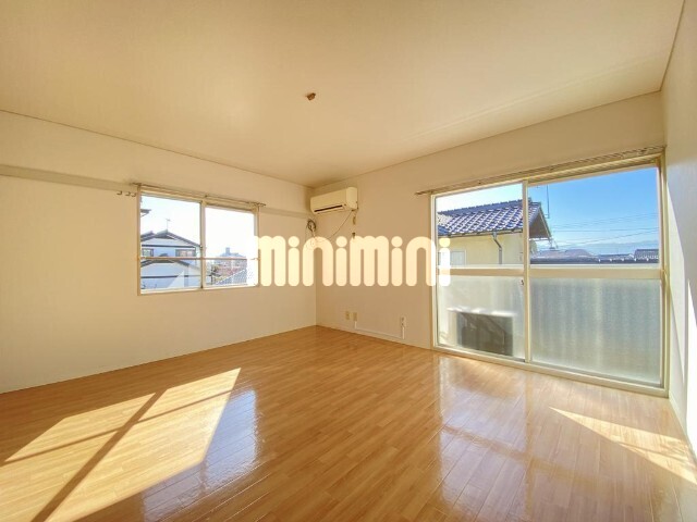 居室・リビング　同物件別室のイメージ写真