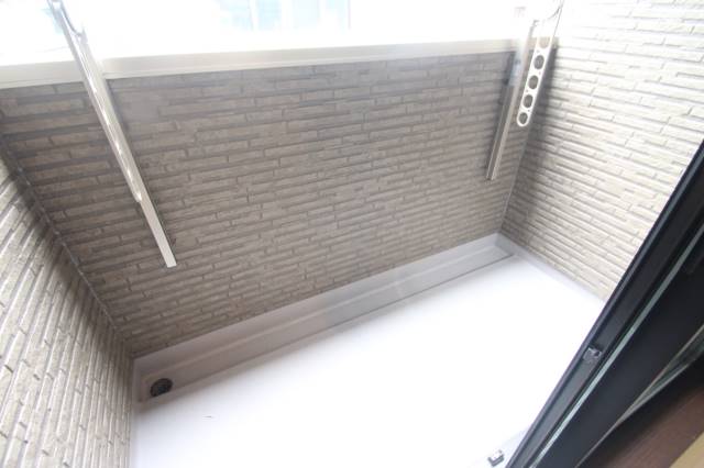 バルコニー　※１０２号室の写真を流用しています。