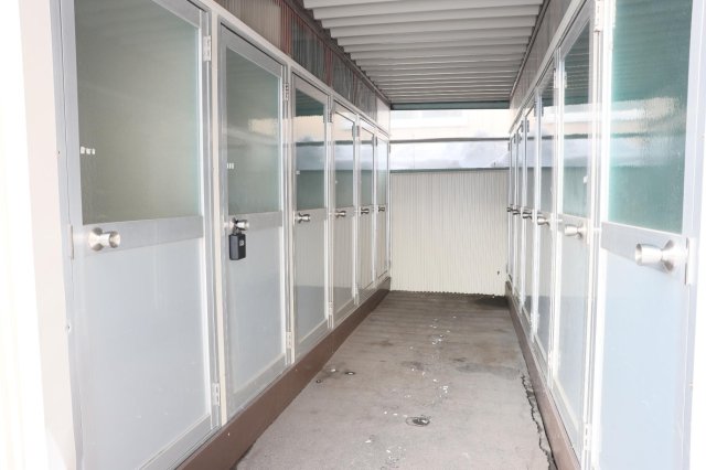 その他　敷地内に施錠可能な専用の倉庫も用意しています