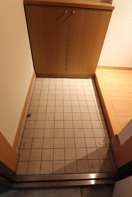 玄関　※別室の参考写真の為、現況優先です。