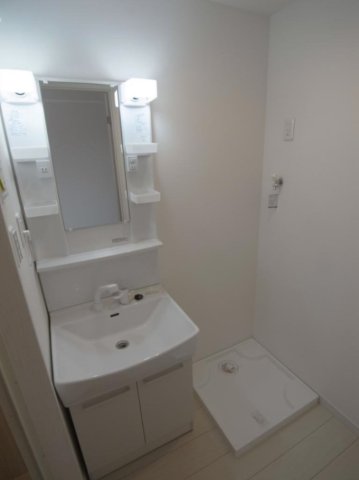 洗面設備　スペースが確保できる洗面所です