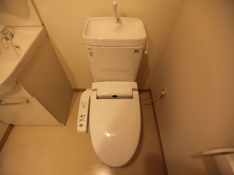 トイレ　温水洗浄便座付トイレ