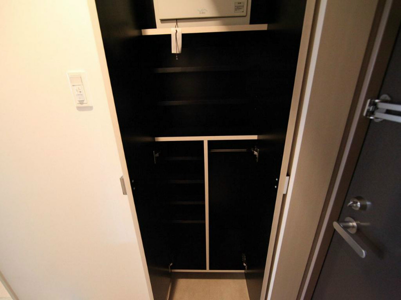 玄関　玄関　シューズボックス付（収納充実してます）