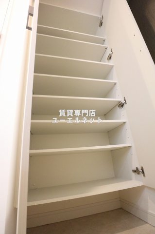 その他設備　収納力たっぷりのシューズボックスで玄関すっきり！