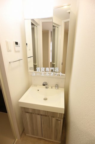 洗面設備　清潔感ある独立洗面台で毎日気持ちよく♪