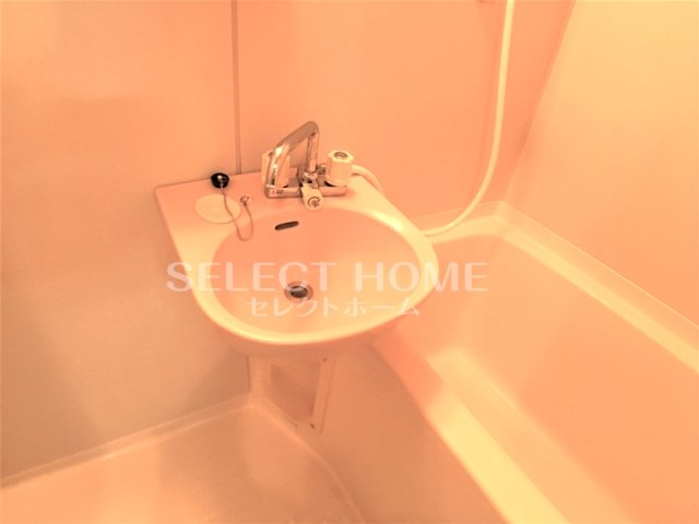 洗面設備　広い洗面スペース 同型タイプ