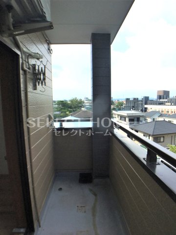 バルコニー　外からの目が気にならないバルコニーで洗濯物が干せます 同型タ