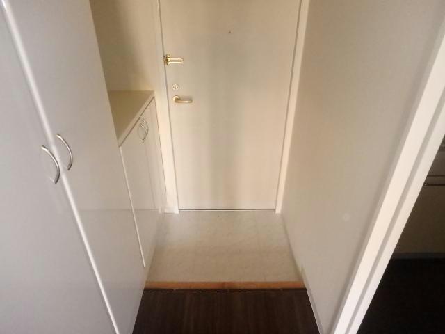 玄関　208