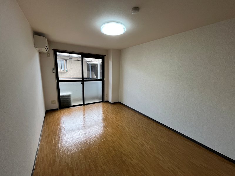 居室・リビング　※同タイプ別部屋の写真となります。