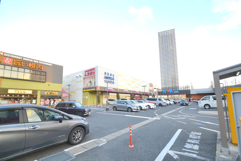 ショッピングセンター　アーバス東千田（ショッピングセンター）まで555m