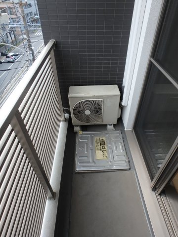 バルコニー　別部屋になります。（反転あり）